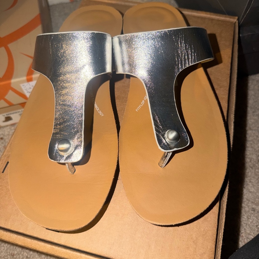 FitFlop Silver Metallic Toe Post Cork Footbed
Comfort Sandals Women's - Picture 2 of 7